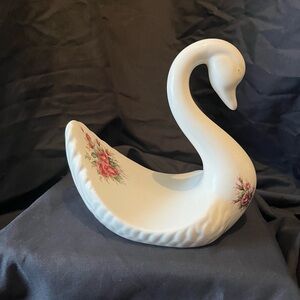Vintage Elegant White Swan Towel Holder with Floral Accents